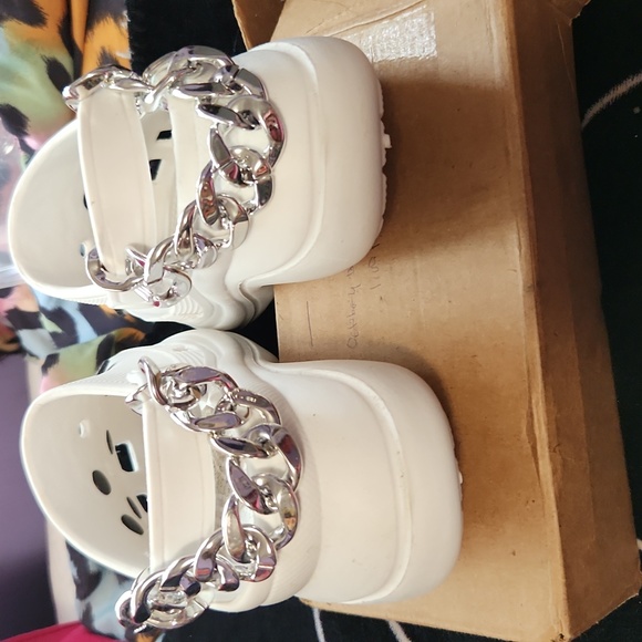 White cushion bedazzled slides. Size 7 - Picture 2 of 2